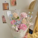 사랑스러운 봄을 담은 꽃다발