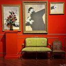 리얼오디오 | 서울 | 권위주의를 비판할수록 권위가 생기는 역설 리얼 뱅크시 전시회 후기 | 오디오 가이드, 웨이팅