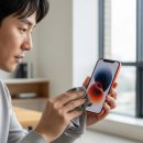 (주)코리아세븐 골드로즈점 | 아이폰17 변색 없는 케이스 필수! 코스믹 오렌지 관리법