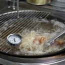 가마솥 품은 치킨 이미지