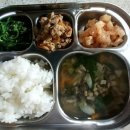 2022년10월4일화요일-백미밥 맑은버섯국 돼지고기수육 얼갈이된장무침 깍두기 이미지