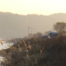 잉어가 살고있는 강가의 아름다운 겨울풍경.(1막2장 중 서막) 이미지