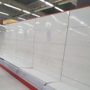 판매대 철거중인 오늘자 홈플러스 동대문점 이미지