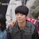 여행가기 전 기념사진 촬영하는 응답하라 1988 출연진들 이미지