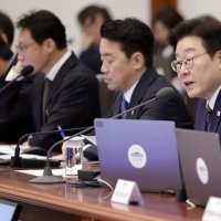 [속보] 명절 앞두고 李대통령 지지율 3주 연속 상승 56.5%
