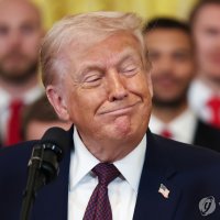 "트럼프, 호르무즈 봉쇄해제 뒤 '트럼프 해협' 개명 검토"