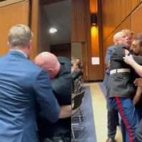 "이스라엘 위해 죽기 싫다" 팔 부러지고 끌려나간 전 해병대원