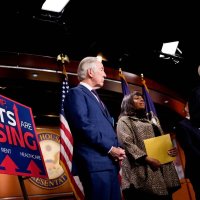 생활비 폭등에 지지율 최저…트럼프가 내놓은 위험한 승부수 [임다연의 메인스트리트]