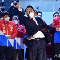 "출마하고, 싸우고, 이겨라"…尹, 윤갑근 변호사에 '충북도지사' 출마 독려