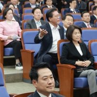 [단독] 송석준·권영진, 의총서 장동혁 면전서 "사퇴하라"
