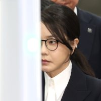 [속보] 법원 "김건희 '티파니 브로치', 박성근 인사 청탁 대가 관계 인정"