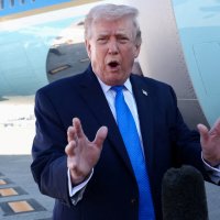 트럼프 탄핵 가능성 '중간선거' 어쩌냐···유가·전쟁에 지지율 최저