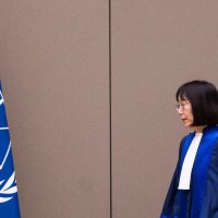 트럼프가 제재한 국제형사재판소 소장 “상황 심각…법치 종말 위기”