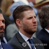 "트럼프·러트닉 일가, 정부지원 14개 사업에서 지분·금융관계"