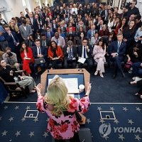 백악관 "트럼프, 전쟁 비용 아랍국에 부담하게 하는 데 관심"