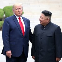 [속보] "트럼프, 이르면 올 가을 김정은과 정상회담 추진"...WSJ 보도