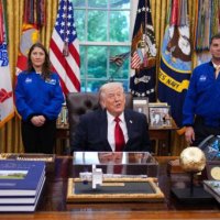 트럼프 “UFO 관련 많은 것들 곧 공개…흥미로울 것”