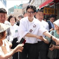 한동훈, 부산 구포시장서 장동혁 직격…"2030년 정권 탈환은 내가"