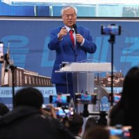 "윤석열과 함께"…개신교 극우와 교회 쇠퇴의 역설 [숫자로 본 대한민국]