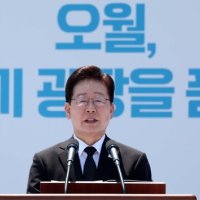 이 대통령, 장동혁 면전에 "5·18 헌법 수록"…시민들 박수