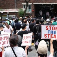 투표소 봉쇄 사흘째…참다못한 주민들 "나가 달라"