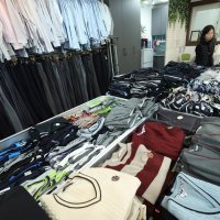 [단독]학교별 교복값 최대 87만원 차이… “안입는 정장 교복은 왜 사나”