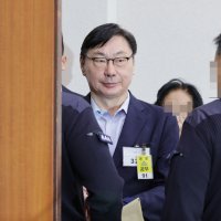 [단독] '연어 술파티' 쌍방울 이사, 그날 법카엔 '진로 4병, 7200원'