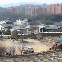 가압류 소식에도 발길 뜸한 박근혜 대구 사저
