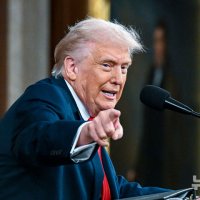 트럼프 "저렴한 커튼 골라 돈 많이 아꼈다"…전쟁 얘기하다 '백악관 인테리어' 자랑