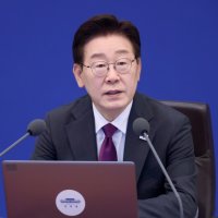 [속보]"경제·민생 잘한다"…이 대통령 지지율 64%...TK·PK 보수강세지역도 '과반'