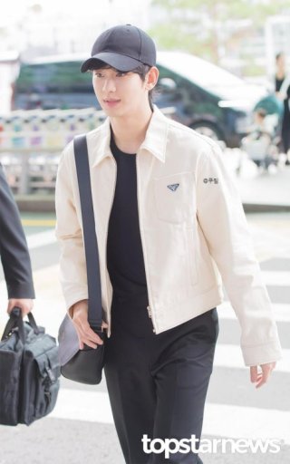 김수현 근황, 73억 손배소 논란 속 당당한 태도…진실은 밝혀질까? 관련 이미지 31