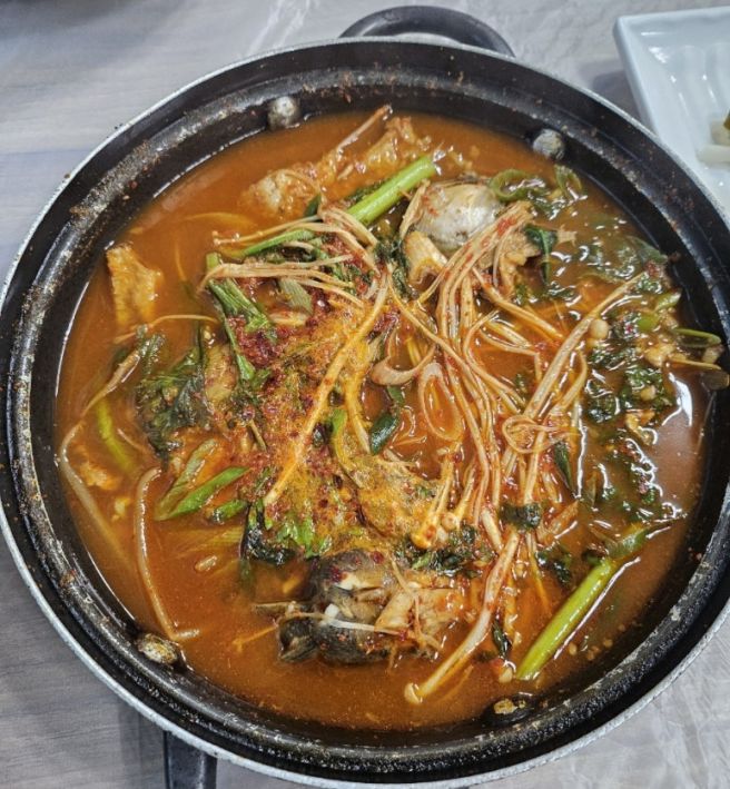 [신혼에 떠난 여행] DAY2-2: 영주, 울진 (영주 소수서원, 울진 해안도로, 울진 토박이 횟집, 울진무인...