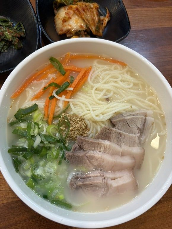 아이와 제주시 제주공항 주변 국수마당 본점 주차장 고기국수 비빔국수 솔직후기 내돈내산