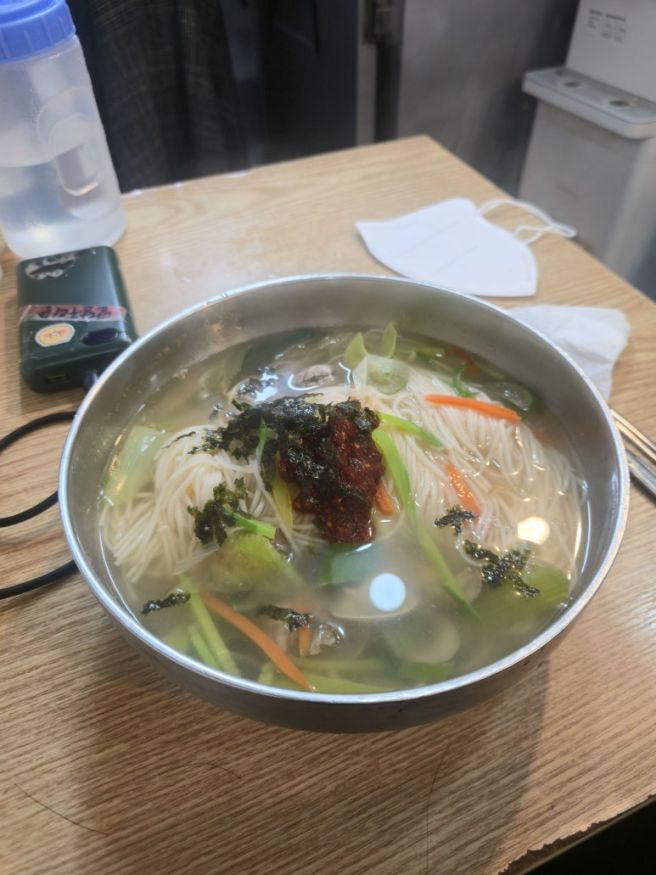 [강남] 간단히 김밥과 잔치국수 한입하기 좋은 곳, 모퉁이집