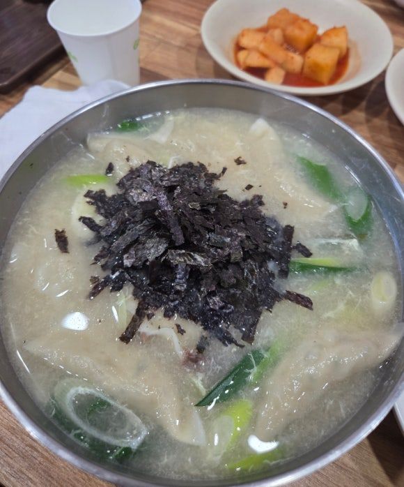 만두 팔아서 건물 세웠다는 그 만두집! 제가 직접 가봤습니다. "만천만두국"