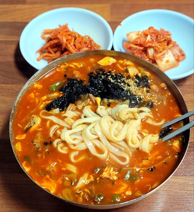 속초 양양 여행 맛집 추천 장칼국수 감자옹심이 현지인 맛집 미가손칼국수 강원도 필수코스