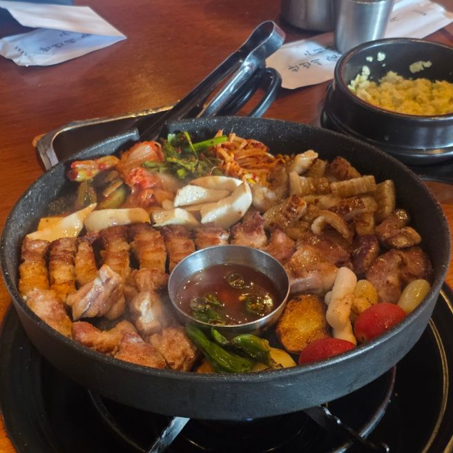 경산 맛집 꽃돼지식당 삼겹살 껍데기 세트가 알찬 경산 고기집