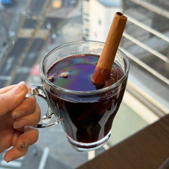 신촌 카페 독수리다방 후기 ☕️ 창가뷰에서 즐긴 뱅쇼 &amp; 비엔나커피