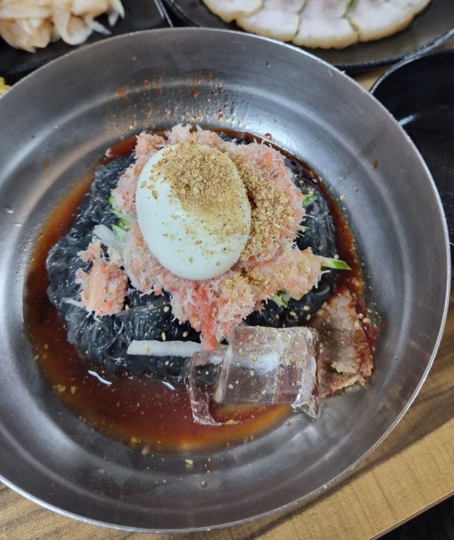 속초 중앙시장 맛집 찾는다면? 30년 전통 낙천회관! 특허받은 홍게냉면에 수육까지 먹어본 후기