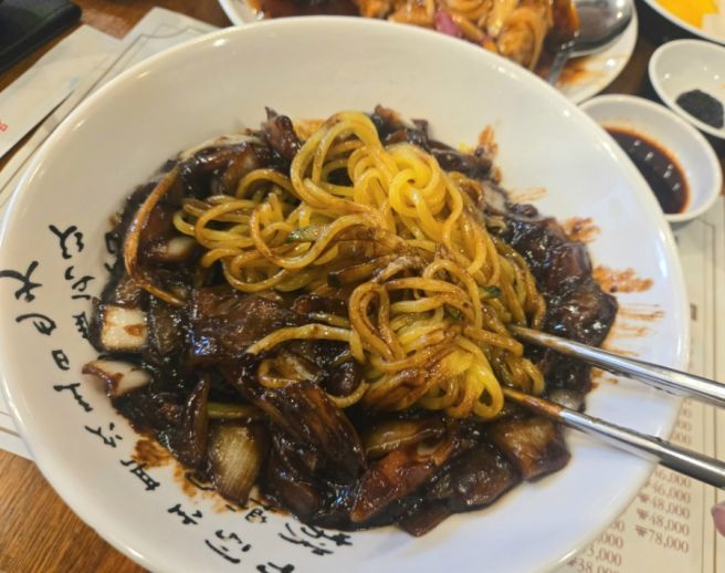 서울 금천구 맛집 동흥관 메뉴 탕수육 간짜장 맛있는 74년 중국집