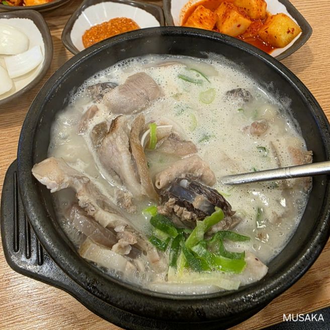 [고양/일산] 일산시장 ‘문산순대국', 입술을 감싸는 진한 사골 국물의 깊이