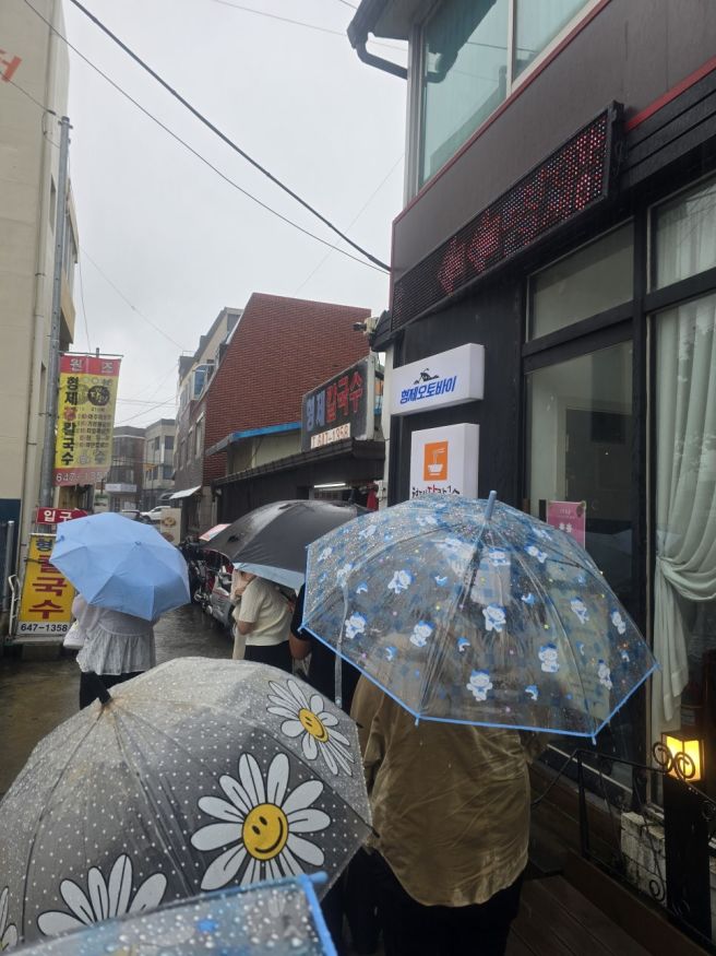 강릉 노포맛집 형제칼국수, 가족여행 때마다 줄 서서 먹는 장칼국수
