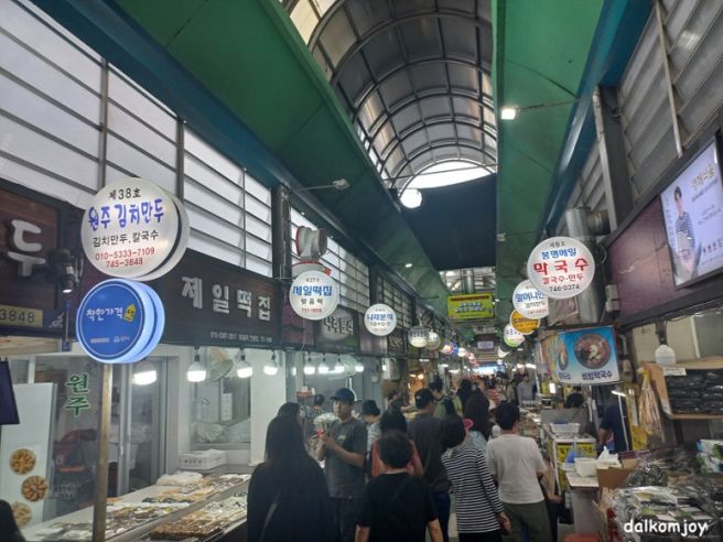 원주김치만두. 은은한 칼칼함이 매력적인 50년 전통 시장 만둣국. 원주 맛집