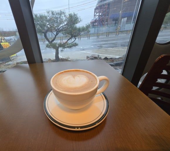 봄비를 피하다가, 마음까지 데워진 곳, 영주 ‘미소머금고’ 베이커리 카페