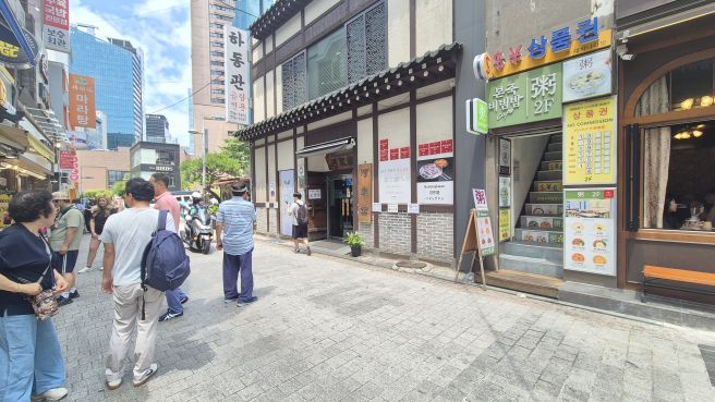 서울 중구 하동관 명동본점 맛집 리뷰 – 80년 전통의 곰탕, 그 깊은 맛