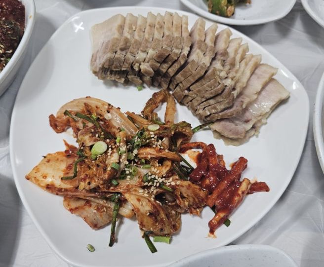 [광주 동구 맛집] 등잔 밑이 어둡다는 말을 입증한 동네 게장백반 맛집, <원지식당>