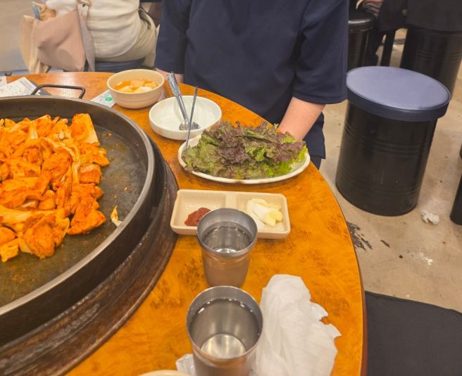 강원도 춘천) 우미닭갈비 본점. 춘천명동닭갈비골목