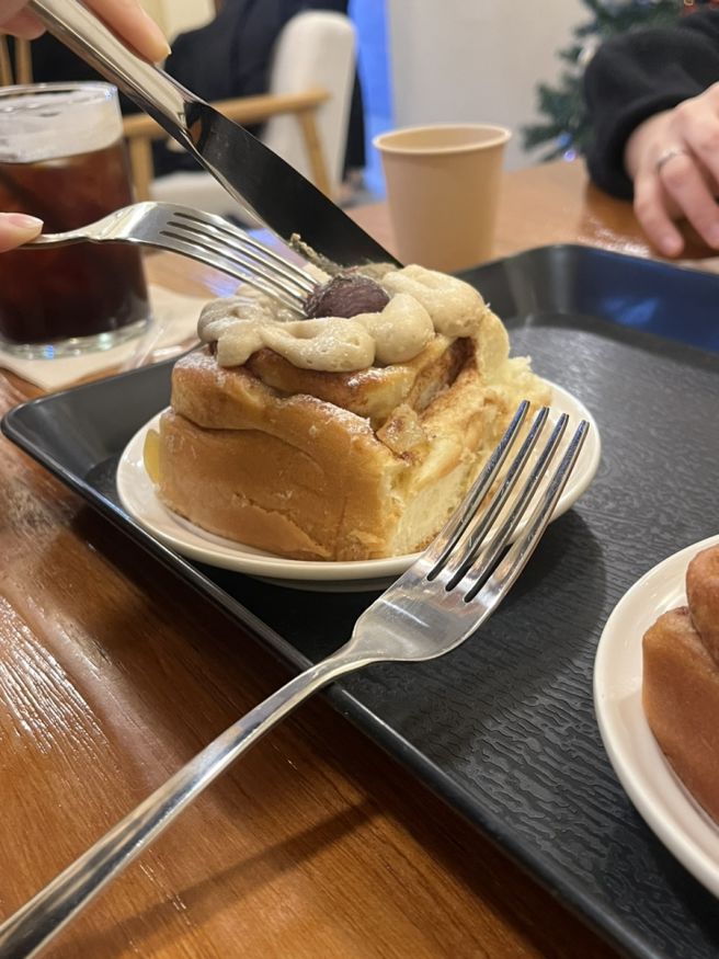 불광천 카페 추천｜산책하다 발견한 은평구 레커레커 #독일빵집 #시나몬롤 맛집