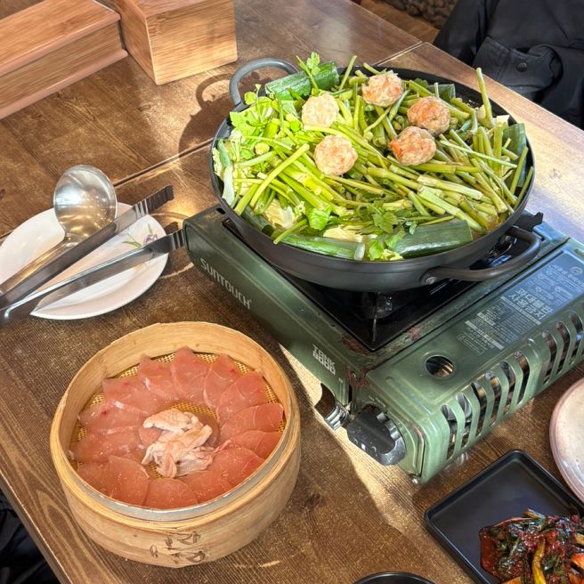 제주 한림 맛집 옹포별장가든1945년부터 이어진 미나리 닭샤브샤브 맛집